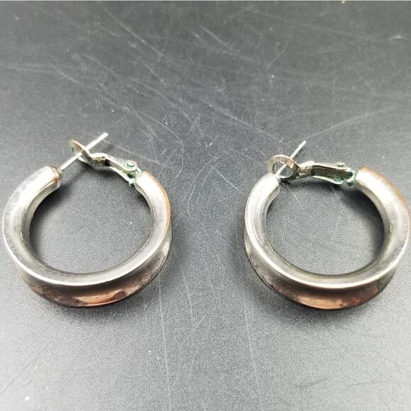 Silver tone hoop earrings. E0132 - Picture 1 of 3